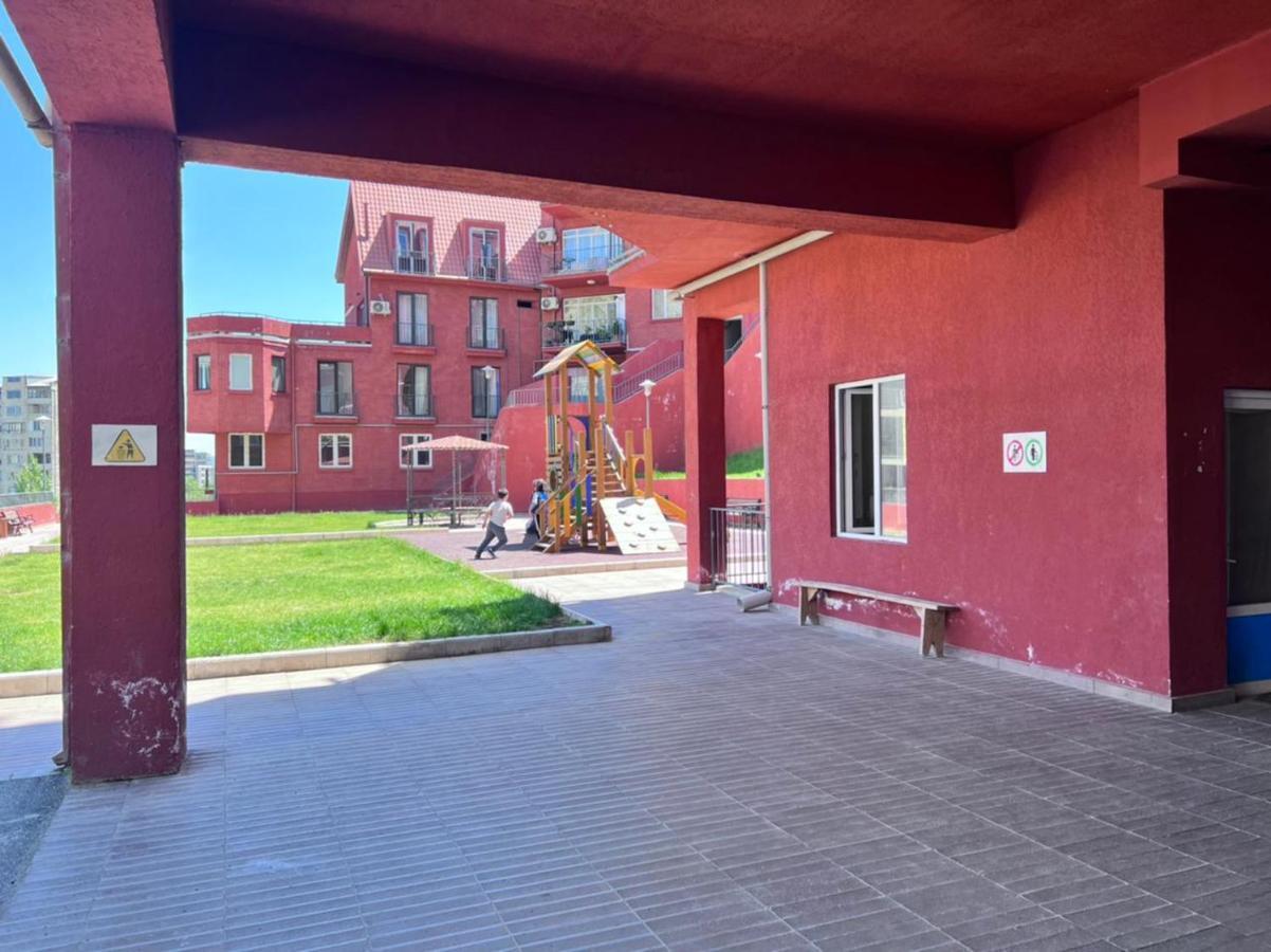 Cozy Apartment In Vake Tbilisi Exterior photo