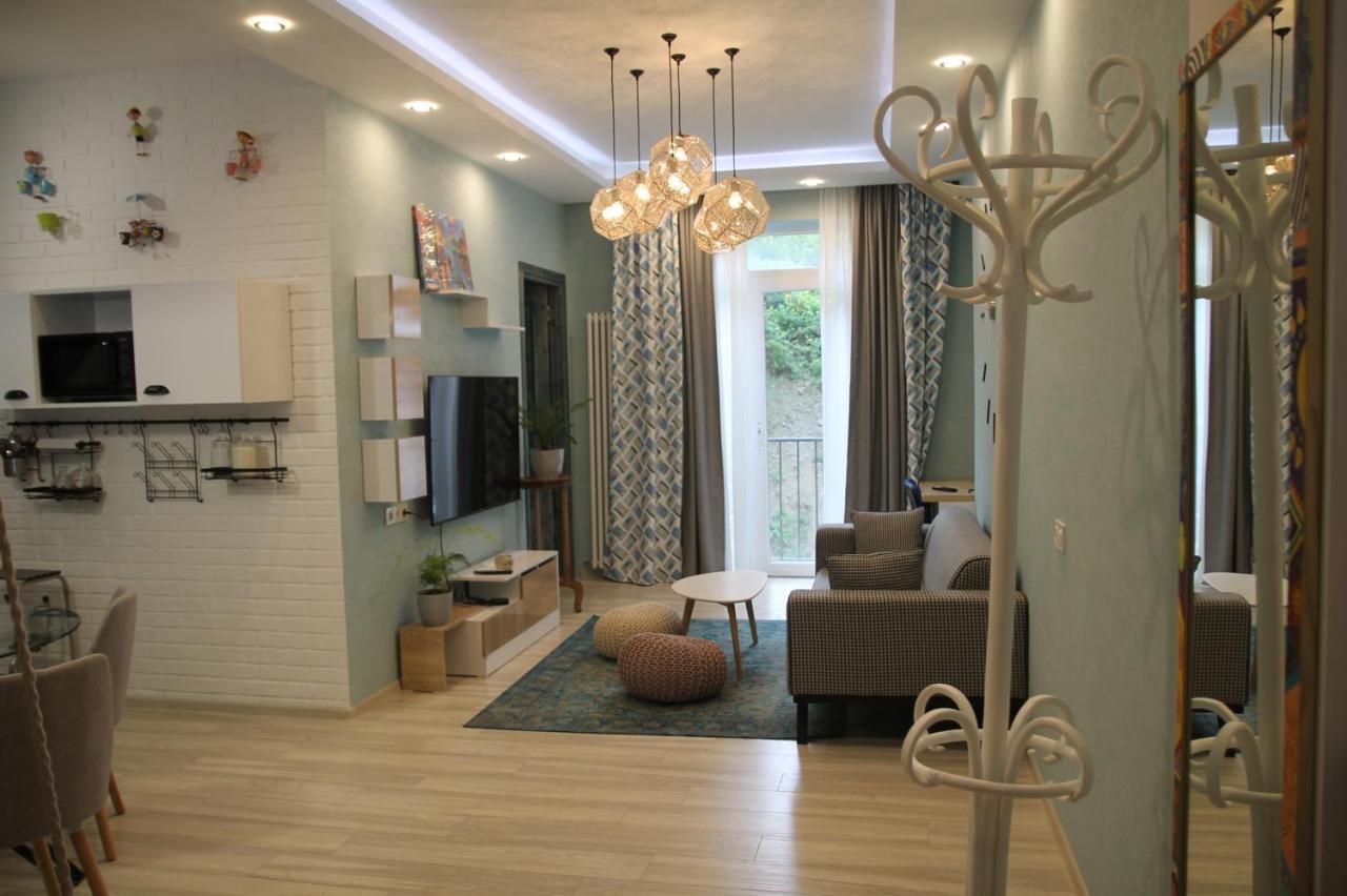 Cozy Apartment In Vake Tbilisi Exterior photo
