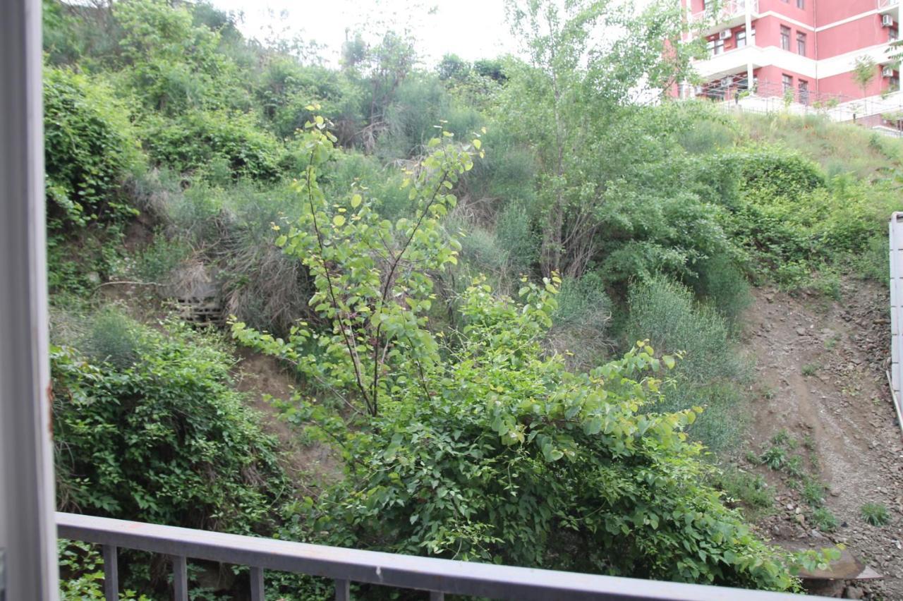 Cozy Apartment In Vake Tbilisi Exterior photo